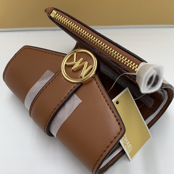 NWT MICHAEL KORS CARMEN MEDIUM FLAP BIFOLD WALLET VANILLA SIGNATURE COLOR - Picture 7 of 13